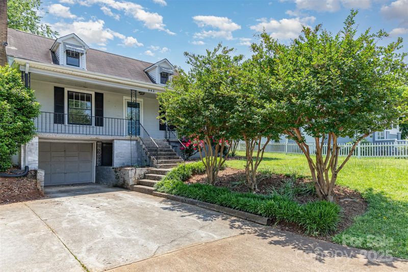 952 8th St NE, Hickory, NC 28601