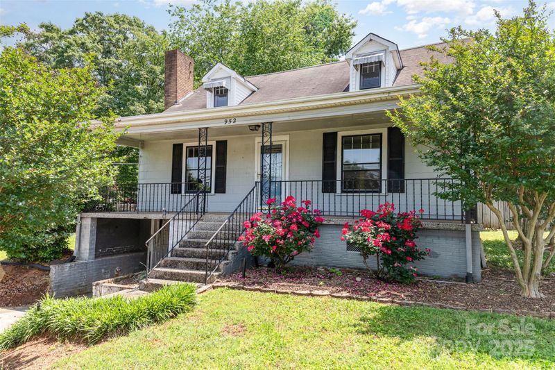952 8th St NE, Hickory, NC 28601