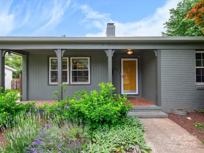 827 Fairbanks Rd, Charlotte, NC 28210
