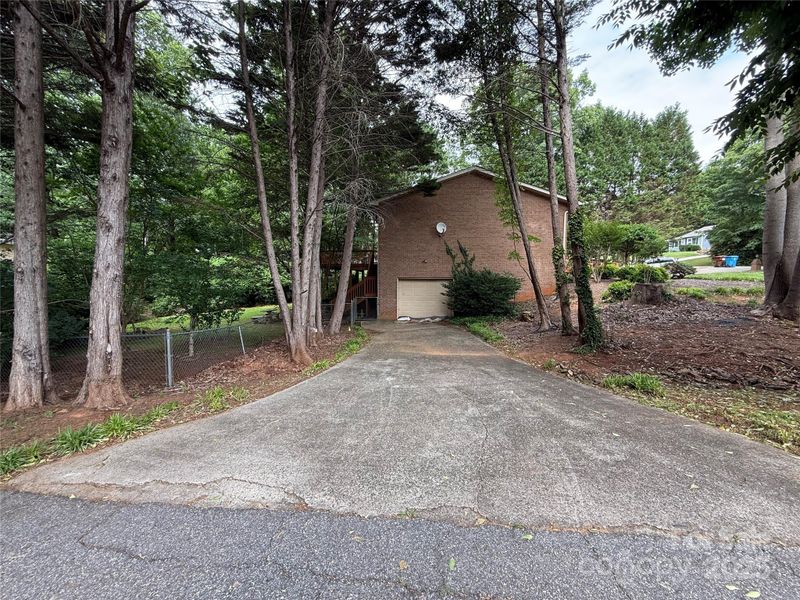 5198 Wright Dr, Hickory, NC 28602