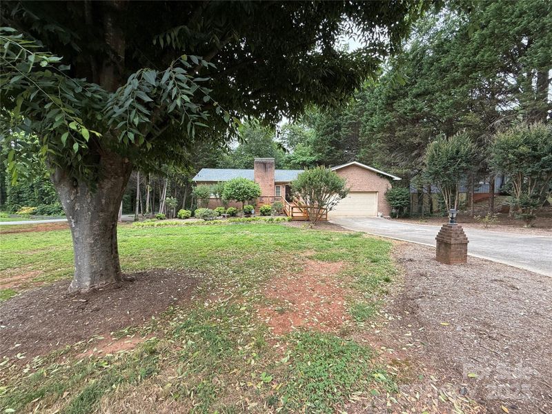 5198 Wright Dr, Hickory, NC 28602