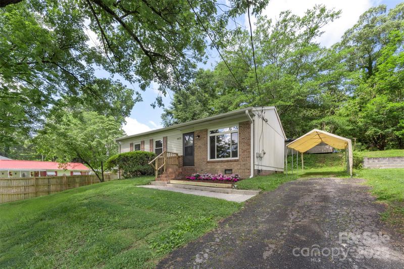 1075 Parkview Dr, Gastonia, NC 28054