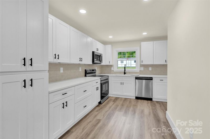 6328 Beecher Dr, Charlotte, NC 28215