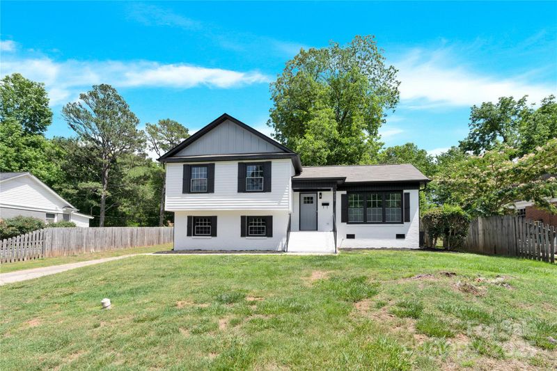 6328 Beecher Dr, Charlotte, NC 28215