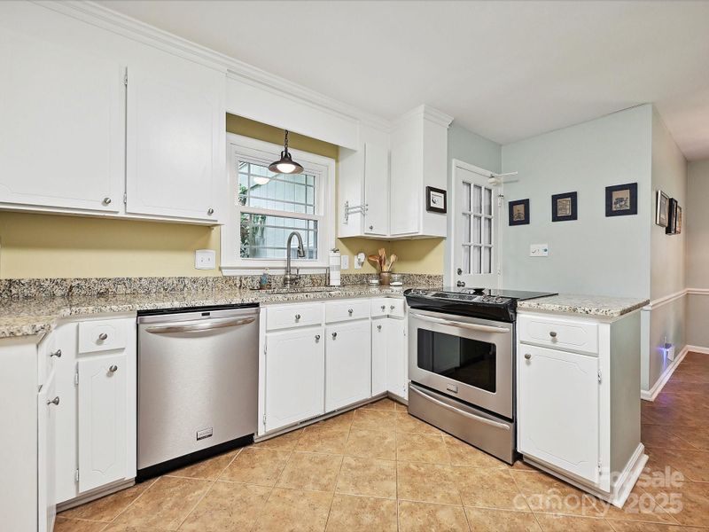 2911 Butter Churn Ln, Matthews, NC 28105