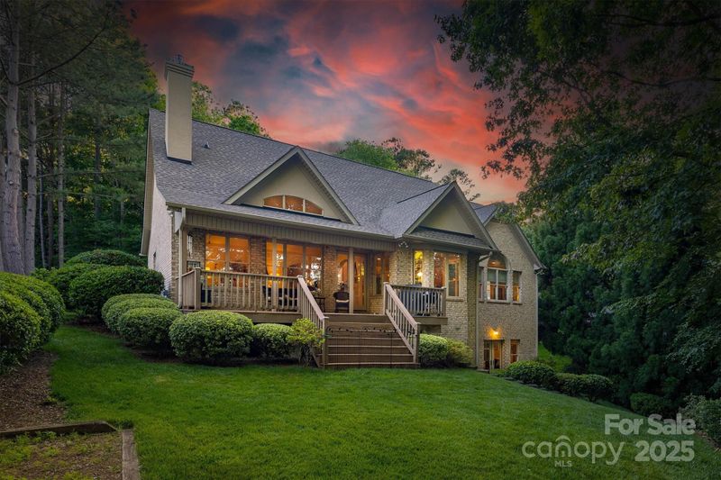 9002 Fair Oak Dr, Sherrills Ford, NC 28673