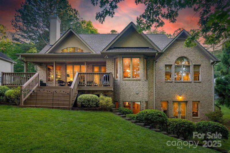 9002 Fair Oak Dr, Sherrills Ford, NC 28673