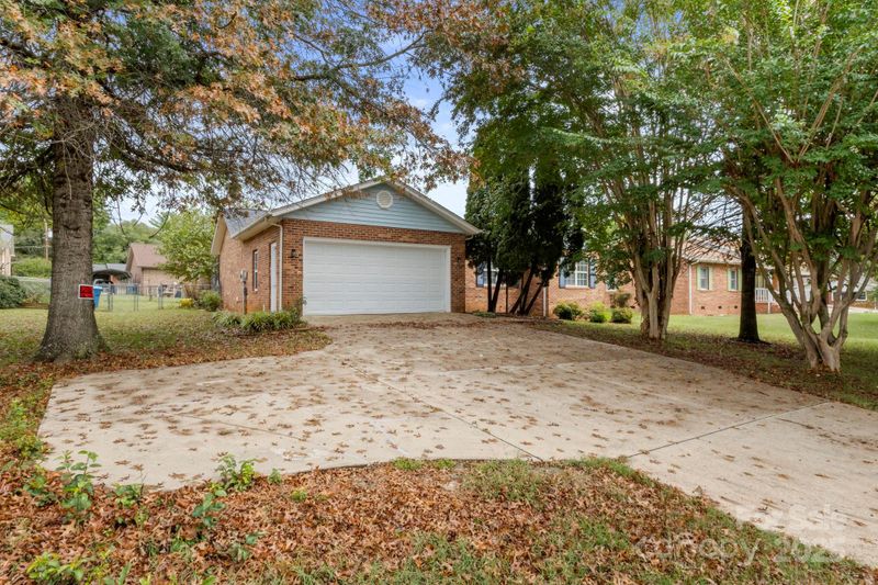 2104 2nd Ave NW, Hickory, NC 28601