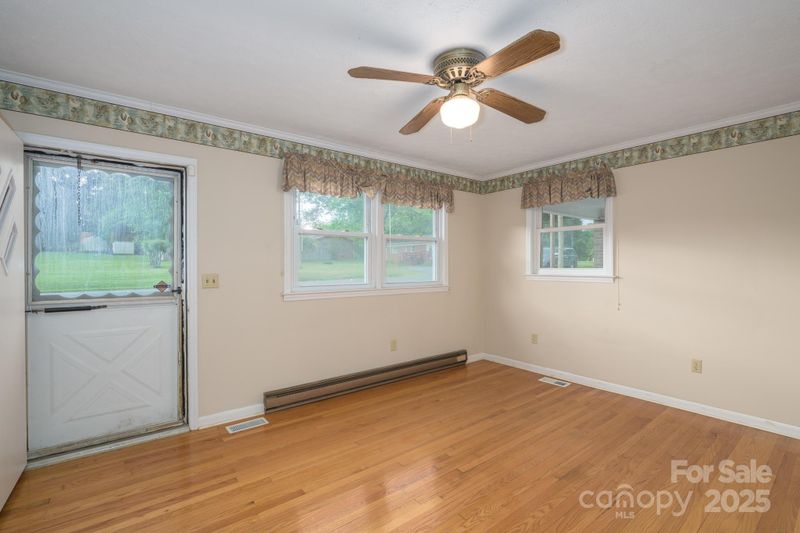 2212 10th Ave NE, Hickory, NC 28601