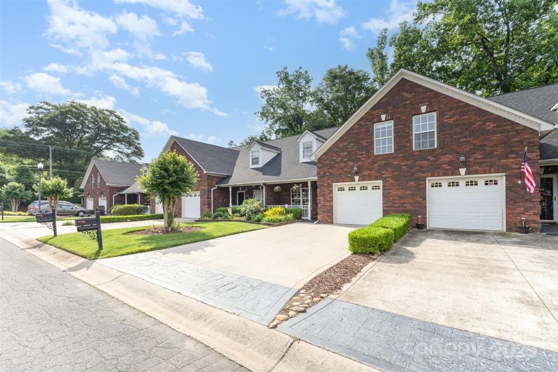 121 Quality Dr, Mount Holly, NC 28120