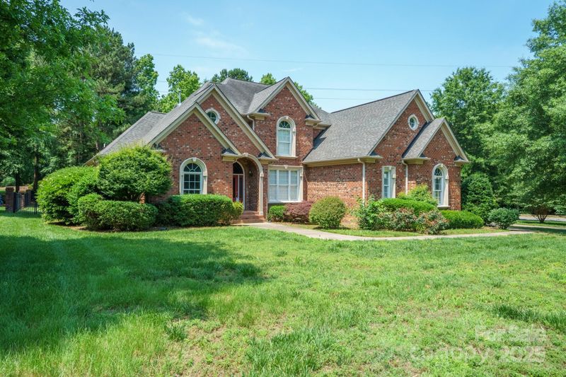 100 Woodwinds Dr, Mount Holly, NC 28120
