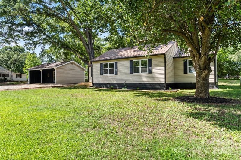 1055 Laurel Ave, Lancaster, SC 29720