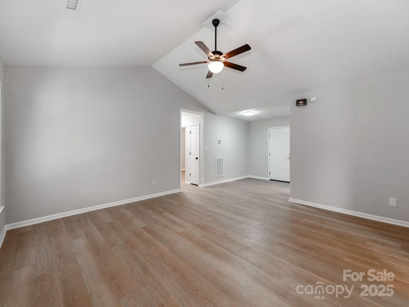 2040 Stratford Dr, Conover, NC 28613