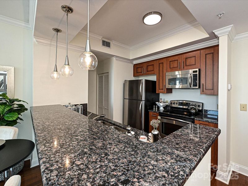300 W 5th St #723, Charlotte, NC 28202