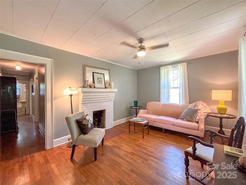 436 8th Avenue Dr NW, Hickory, NC 28601
