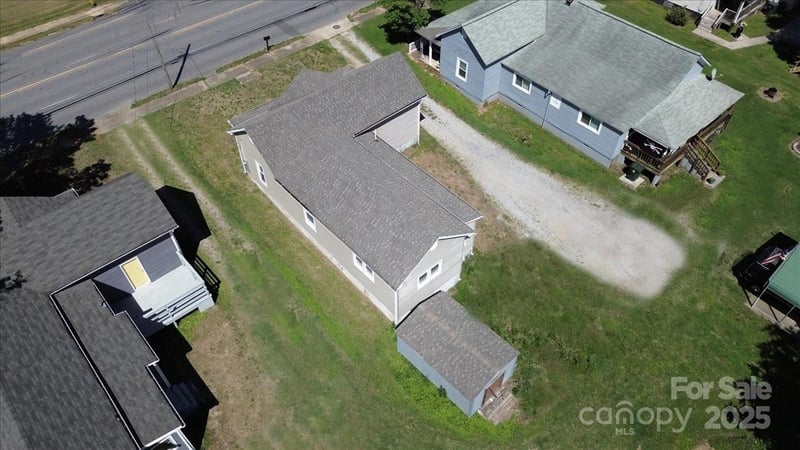 921 W 1st St, Lowell, NC 28098