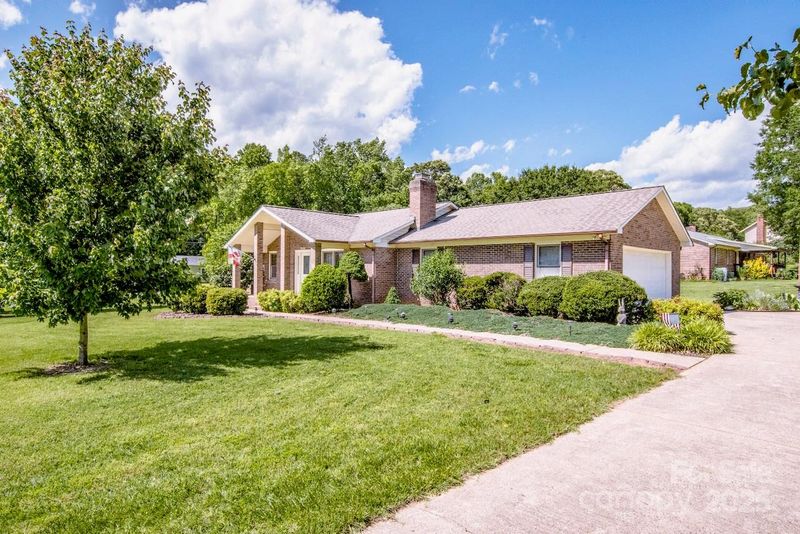 2078 Valley View Ln, Lincolnton, NC 28092