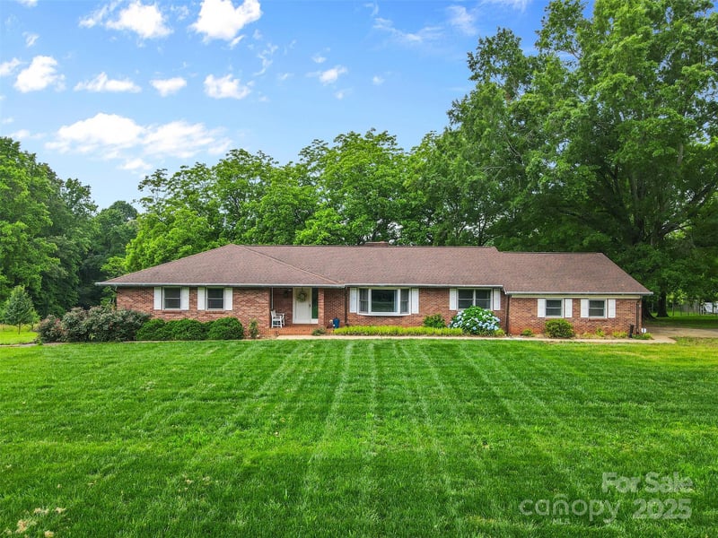 1081 Long Dr, Newton, NC 28658