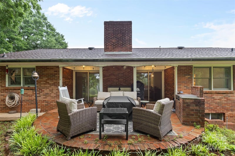 1081 Long Dr, Newton, NC 28658