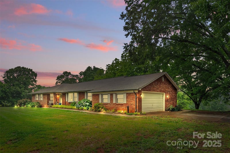 1081 Long Dr, Newton, NC 28658