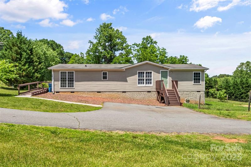 1730 Woodbend Ln, Conover, NC 28613