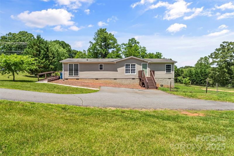 1730 Woodbend Ln, Conover, NC 28613