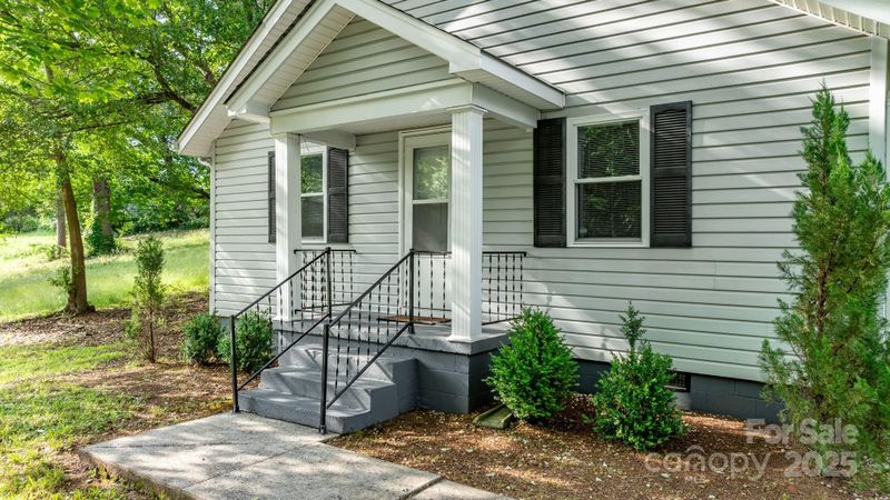 352 18th Ave NE, Hickory, NC 28601