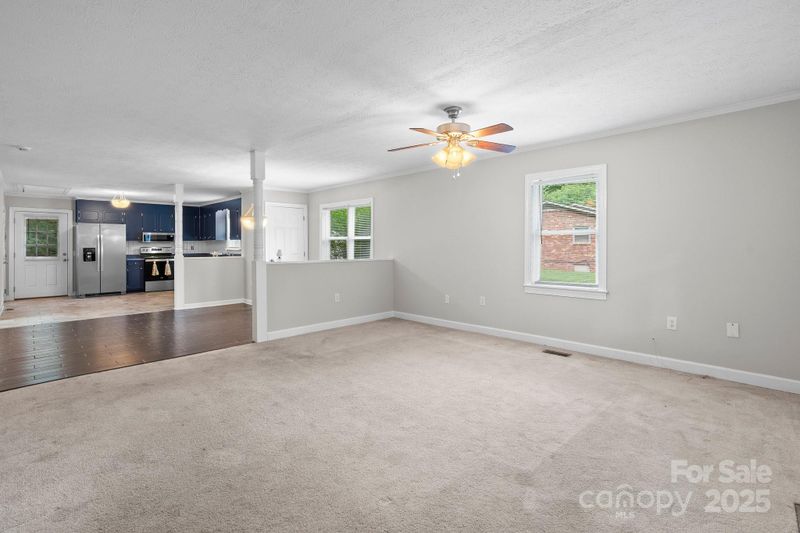 352 18th Ave NE, Hickory, NC 28601