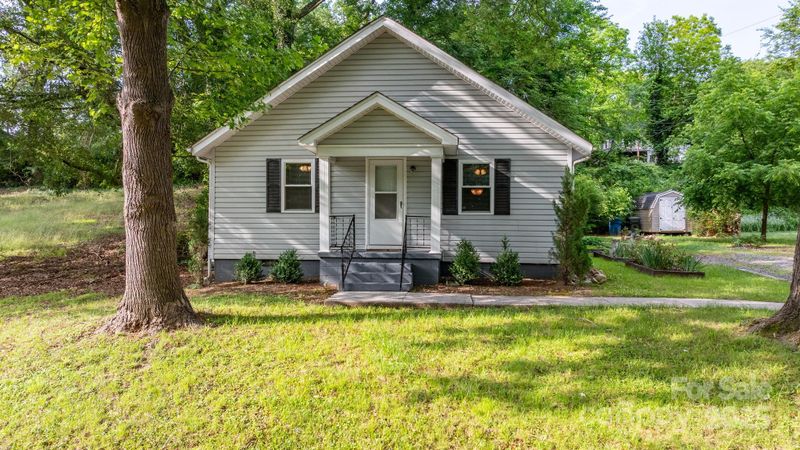 352 18th Ave NE, Hickory, NC 28601