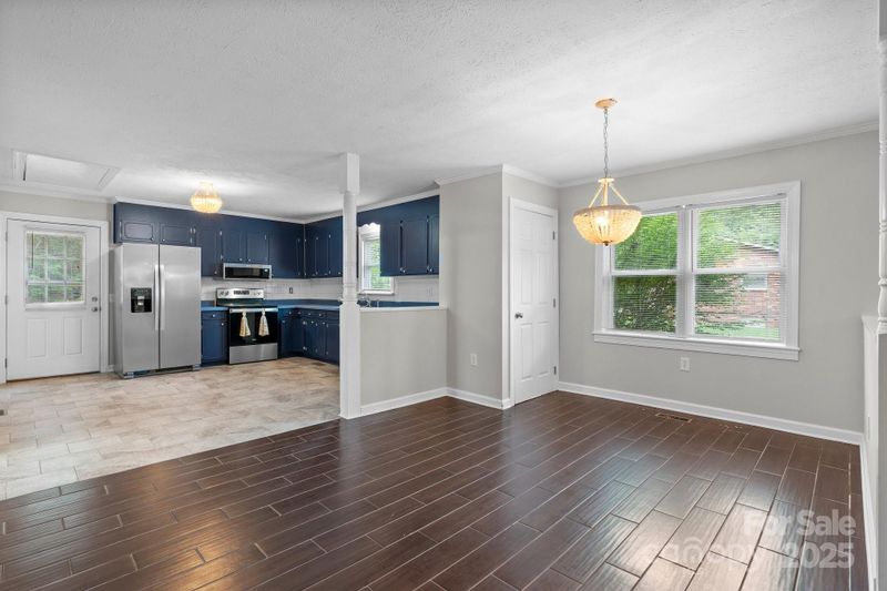 352 18th Ave NE, Hickory, NC 28601