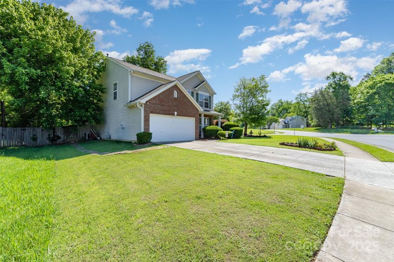 2206 Waters Trail Dr, Charlotte, NC 28216