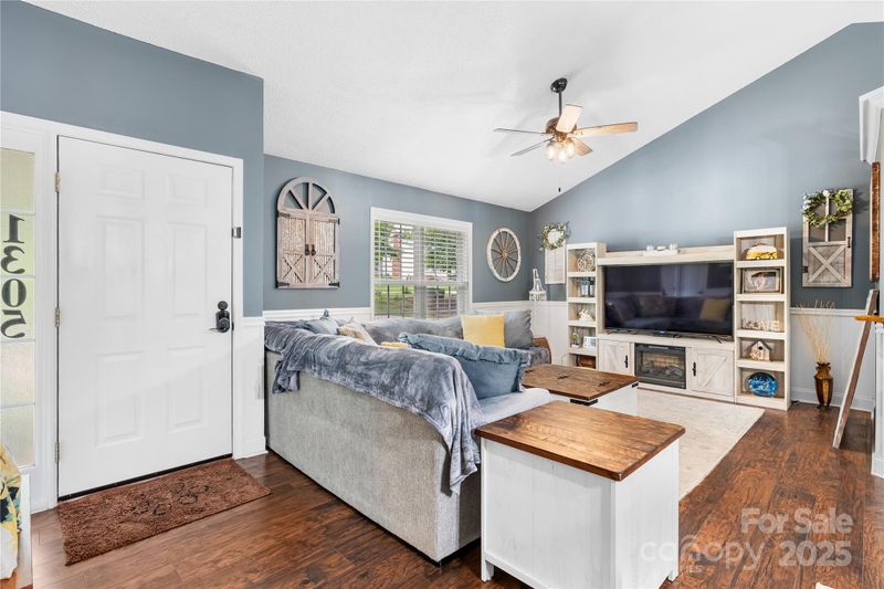 1305 Creekview Dr, Gastonia, NC 28052