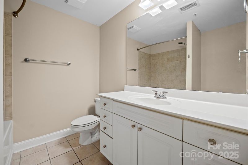 300 W 5th St #812, Charlotte, NC 28202