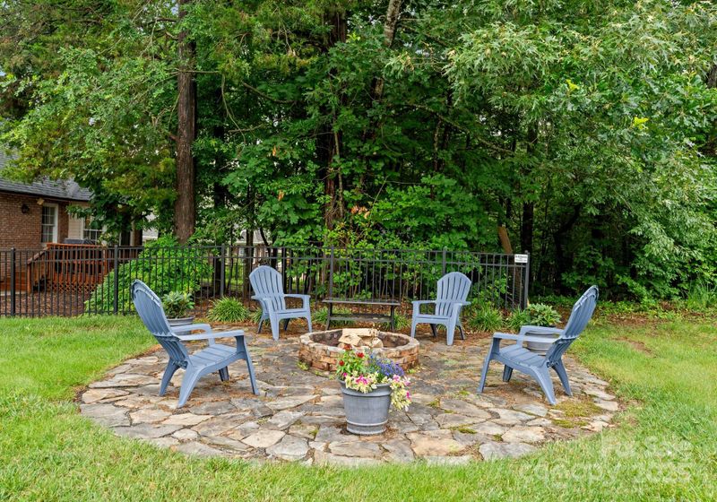901 Brighton Dr, Kannapolis, NC 28081