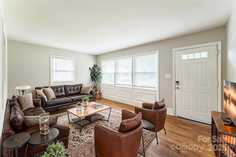 1631 Vancouver Dr, Charlotte, NC 28213