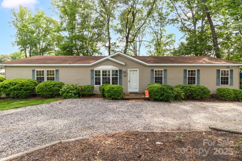 7232 Executive Cir, Denver, NC 28037