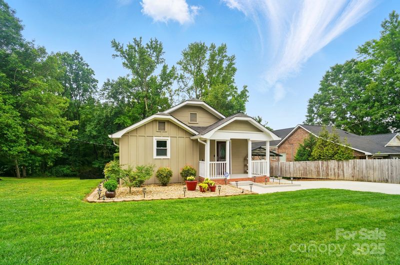 1209 Rainbow Dr, Kannapolis, NC 28081