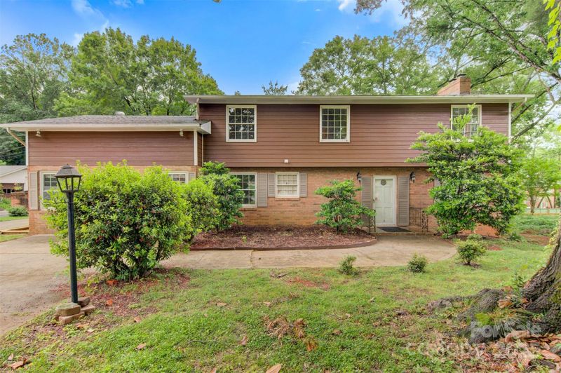 841 12th Ave NW, Hickory, NC 28601