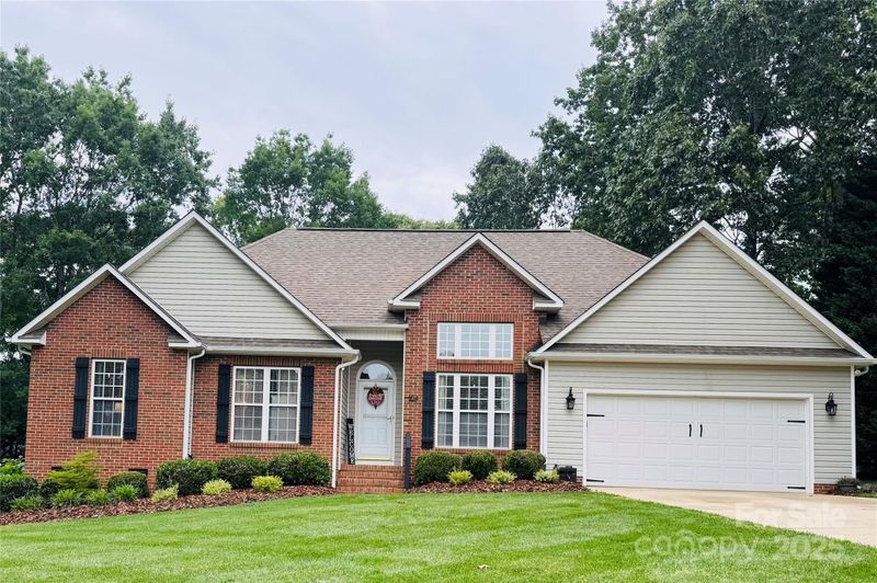 104 Laura Ct, Cherryville, NC 28021