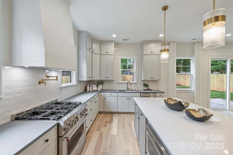 1834 Arnold Dr, Charlotte, NC 28205