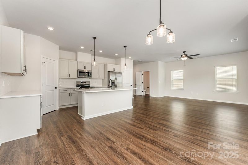 2051 Sadler Woods Ln, Charlotte, NC 28214