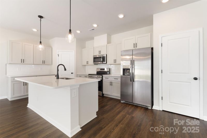 2051 Sadler Woods Ln, Charlotte, NC 28214