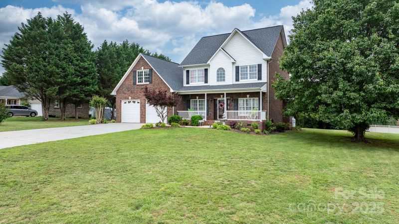 2779 Touchstone Cir, Newton, NC 28658