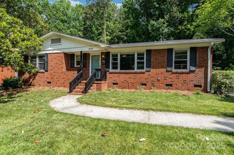 3939 Sheffield Dr, Charlotte, NC 28205