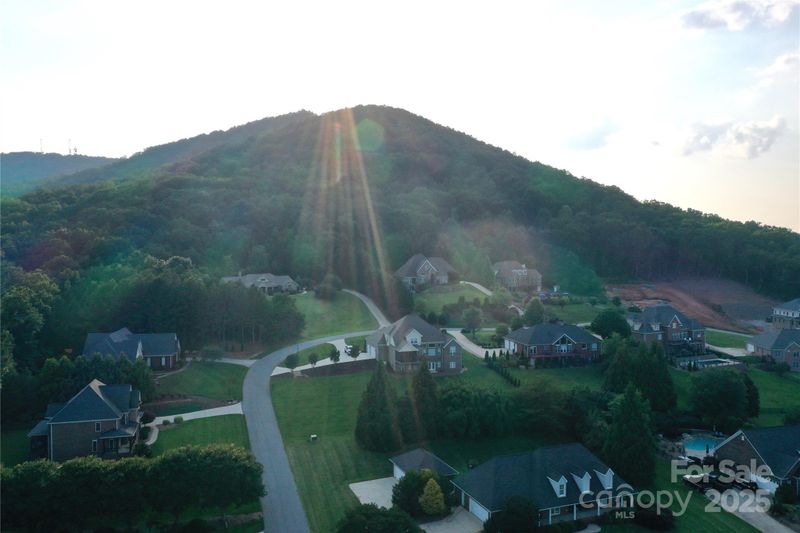 6302 Dwayne Starnes Dr, Hickory, NC 28602