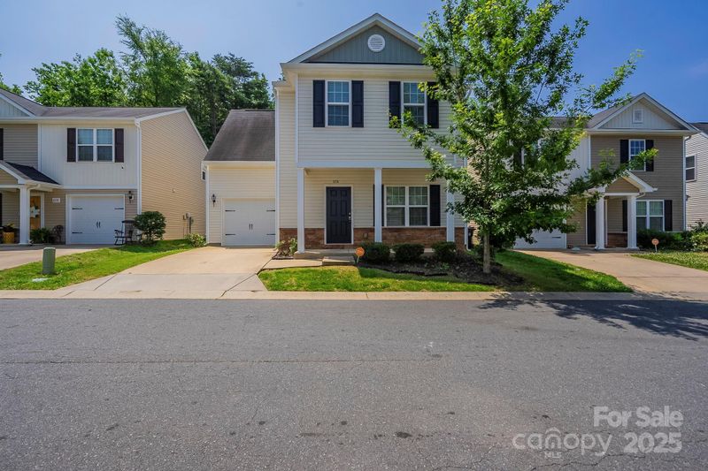 8226 Gabon Ct, Charlotte, NC 28215