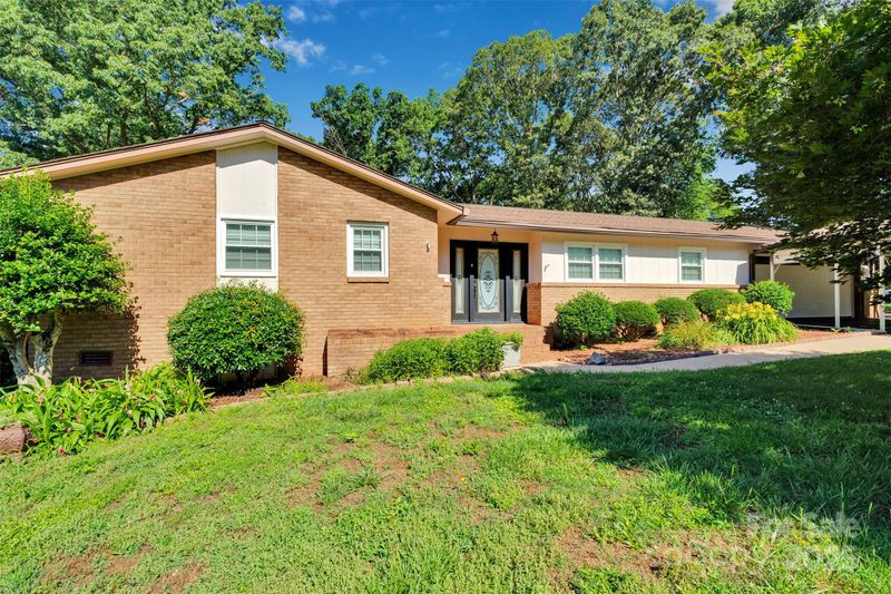 2326 Horseshoe Bend Rd NE, Hickory, NC 28601