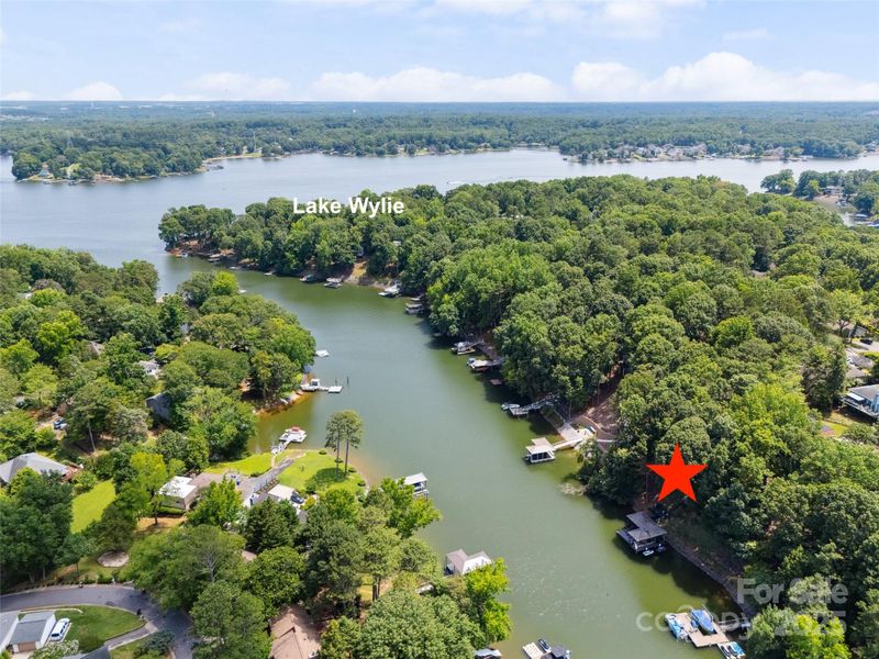 2004 Marquesas Ave, Tega Cay, SC 29708