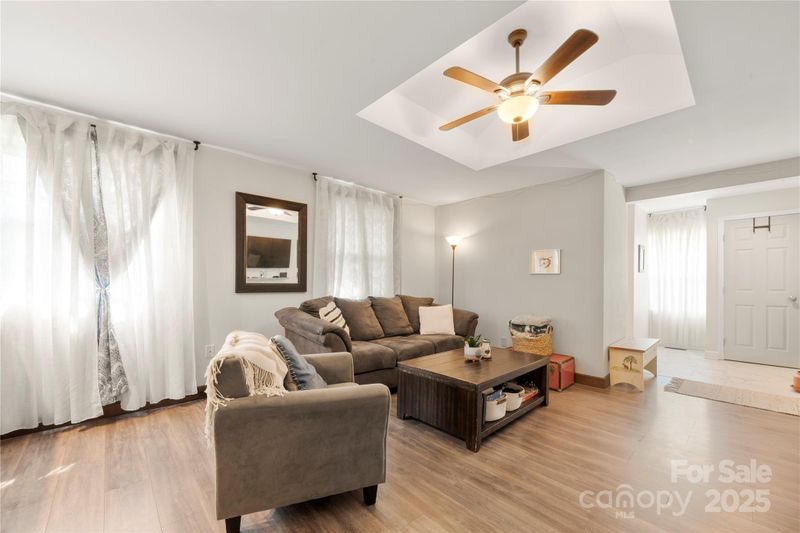 1116 S Juniper St, Kannapolis, NC 28081