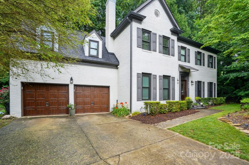 8708 Piccone Brook Ln, Charlotte, NC 28216